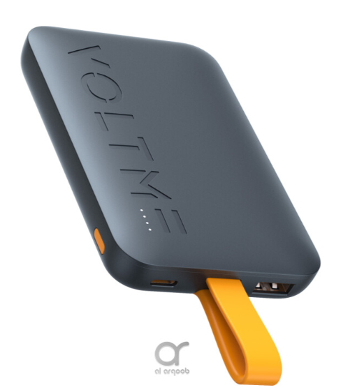 فولتمي هايبركور ١٠ آلاف سعة – بنك طاقة فائق الصغر بسعة ١٠,٠٠٠ مللي أمبير، مزوّد بكابل مدمج من نوع يو إس بي-سي ويدعم الشحن السريع بقوة ٢٢.٥ واط